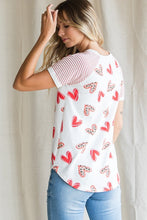 Cargar imagen en el visor de la galería, Heart Print Top
